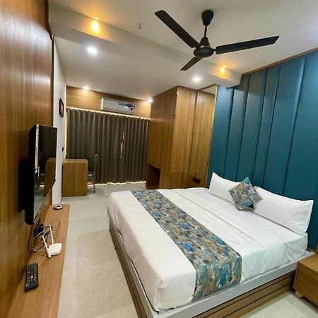 Hotel Royal Elite Rajkot Exterior photo
