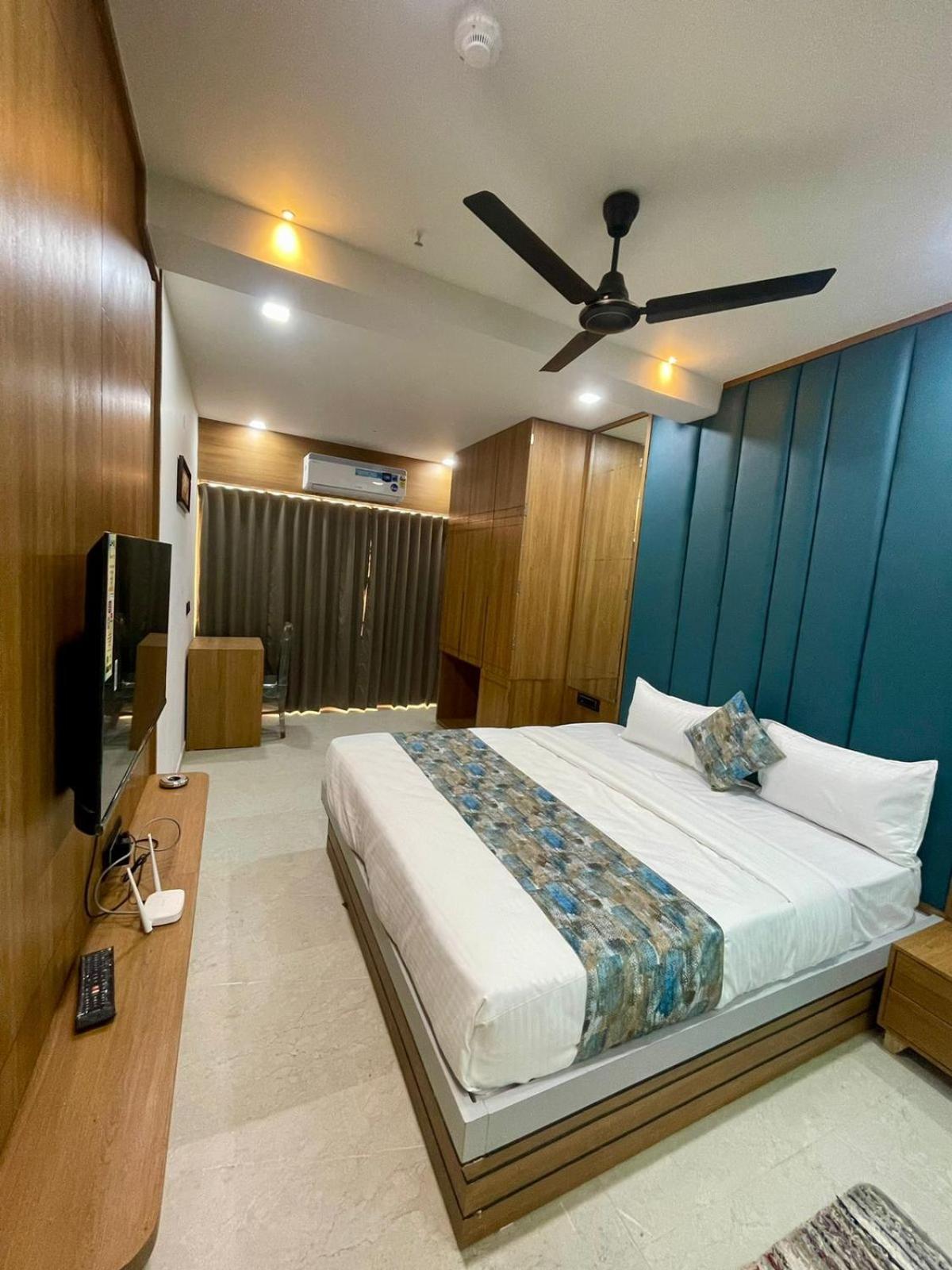 Hotel Royal Elite Rajkot Exterior photo